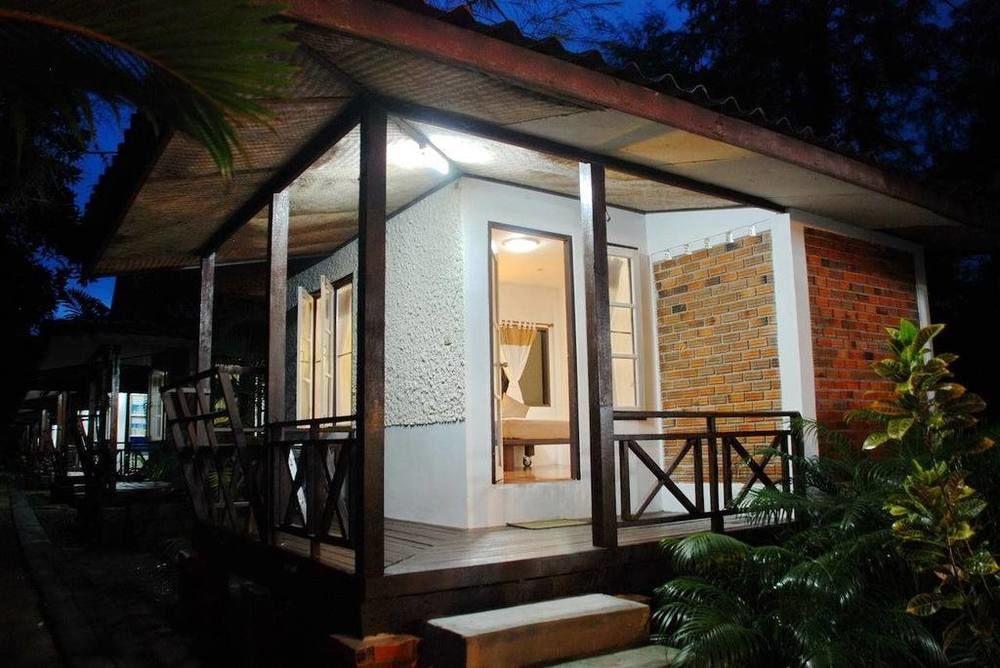 Sand Beach Bungalow Hotel