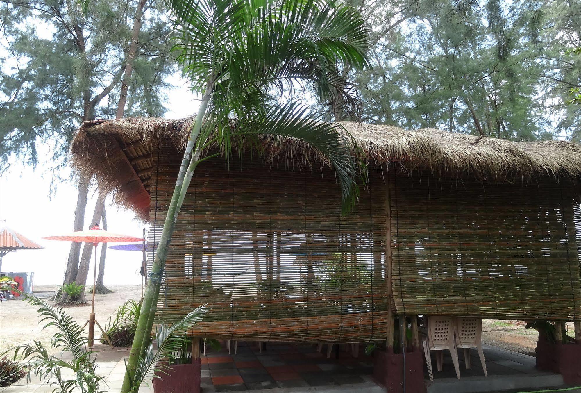 Sand Beach Bungalow Hotel 3*