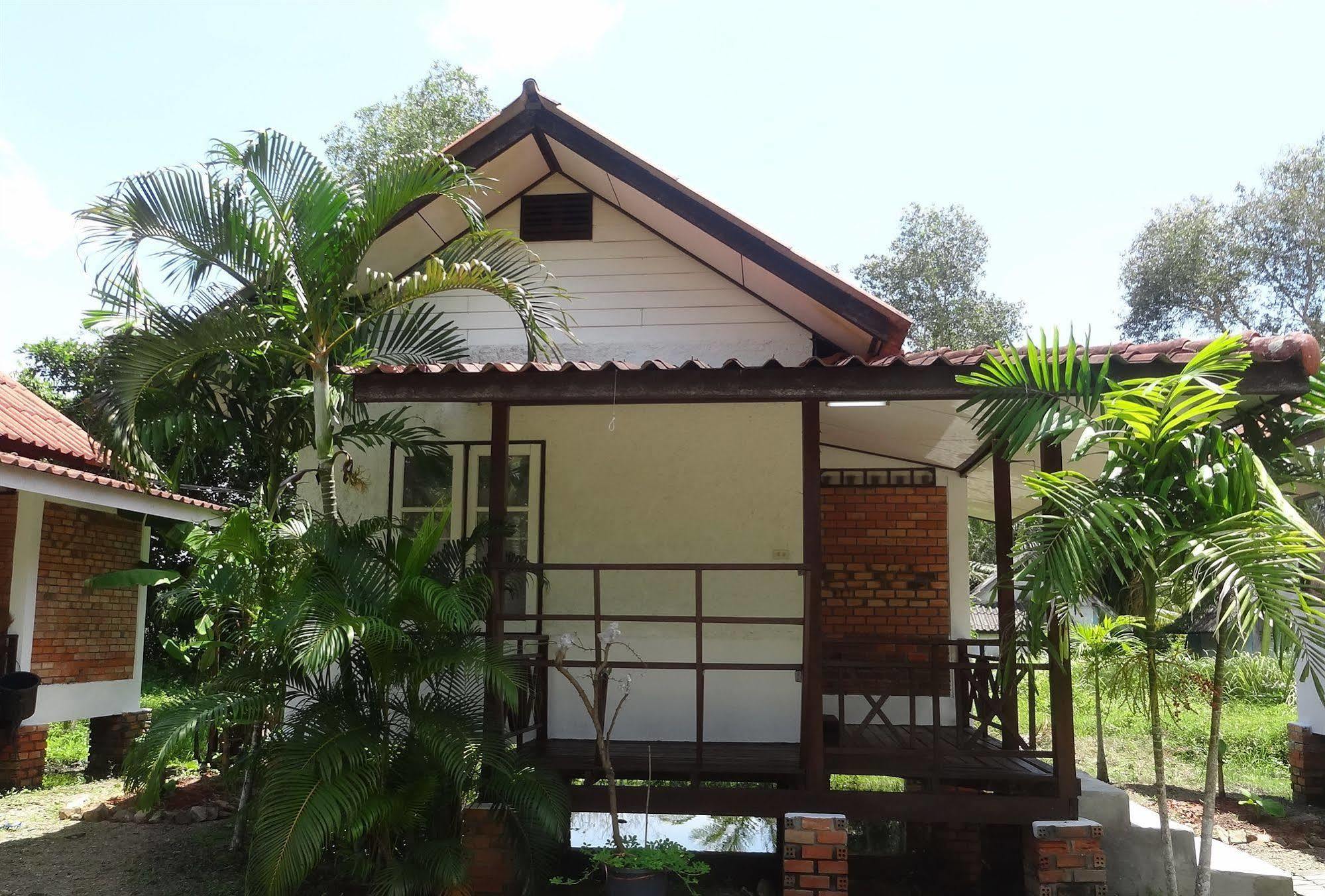 Sand Beach Bungalow Hotel 3*